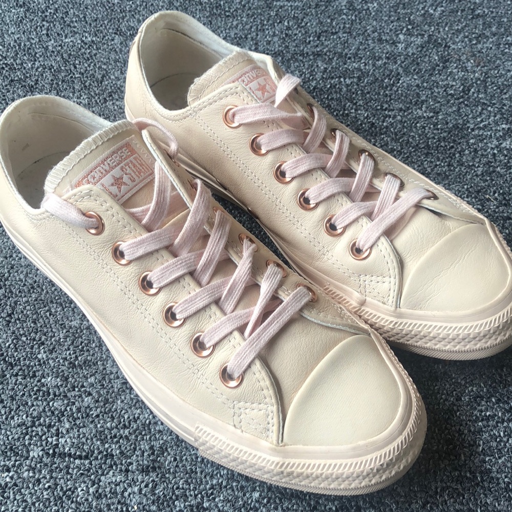 Women’s rose gold converse size 8